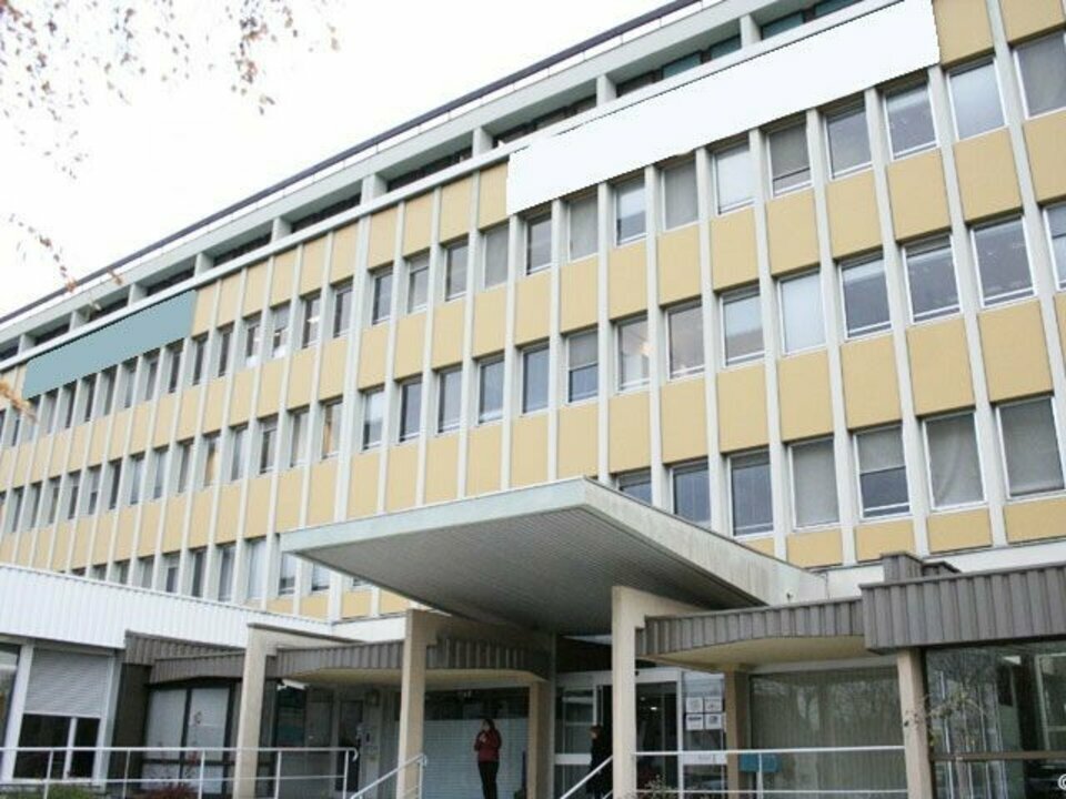 Bureaux de type tertiaire de 400 m² à vendre ou à louer à Alençon (61)