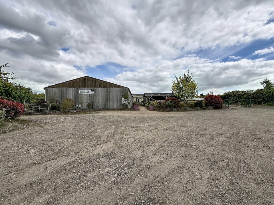 A vendre Locaux d'activité 1056m² Franqueville-Saint-Pierre