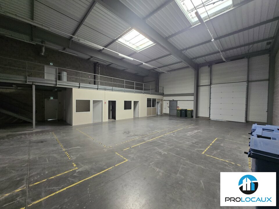 A louer Locaux d'activité 1075m² Camon