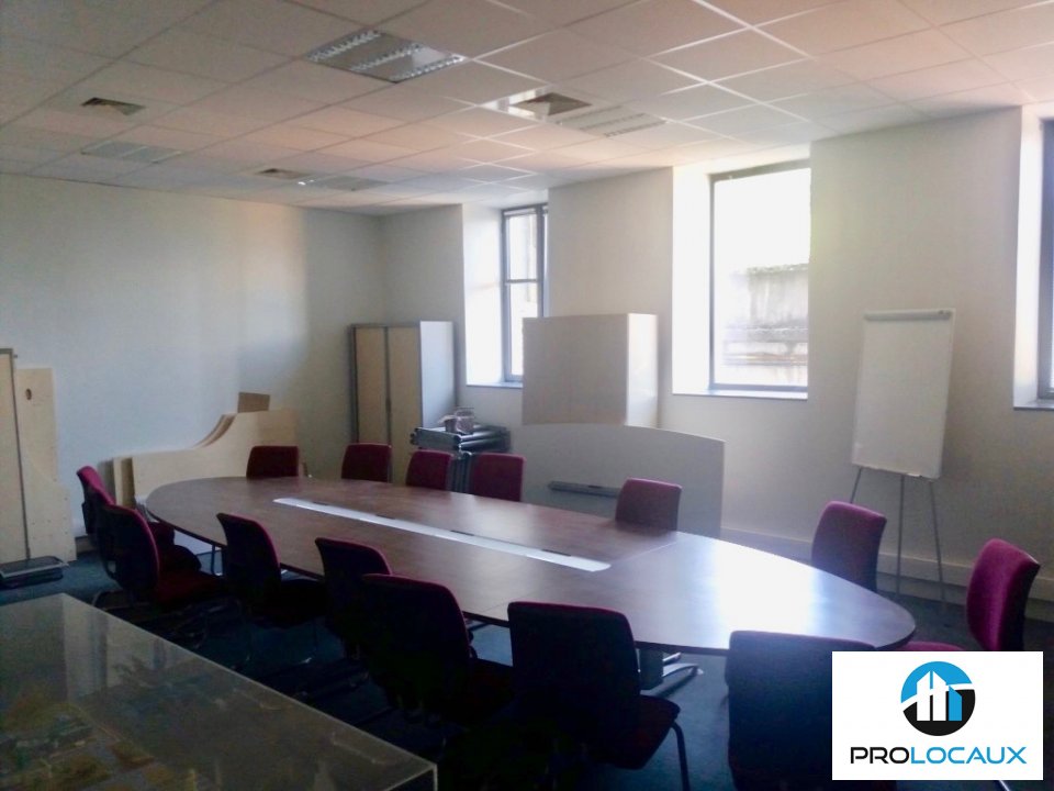A louer Bureaux 750m² Tullins