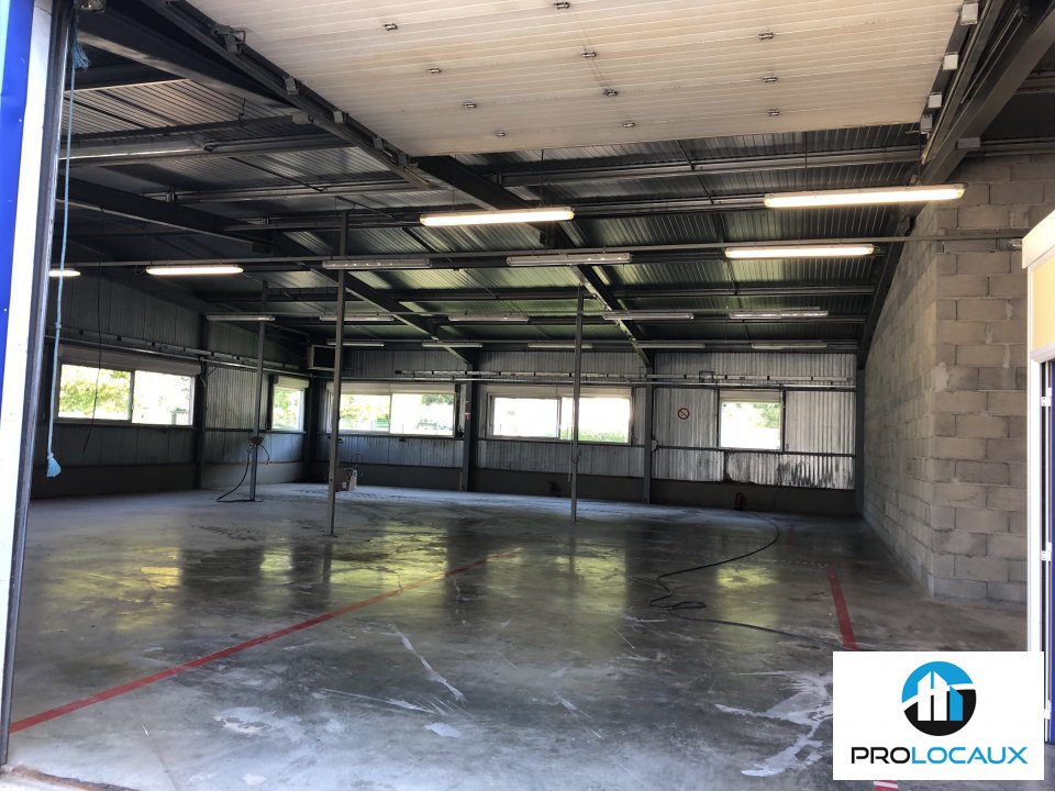 A louer Locaux d'activité 334m² Le Champ-près-Froges