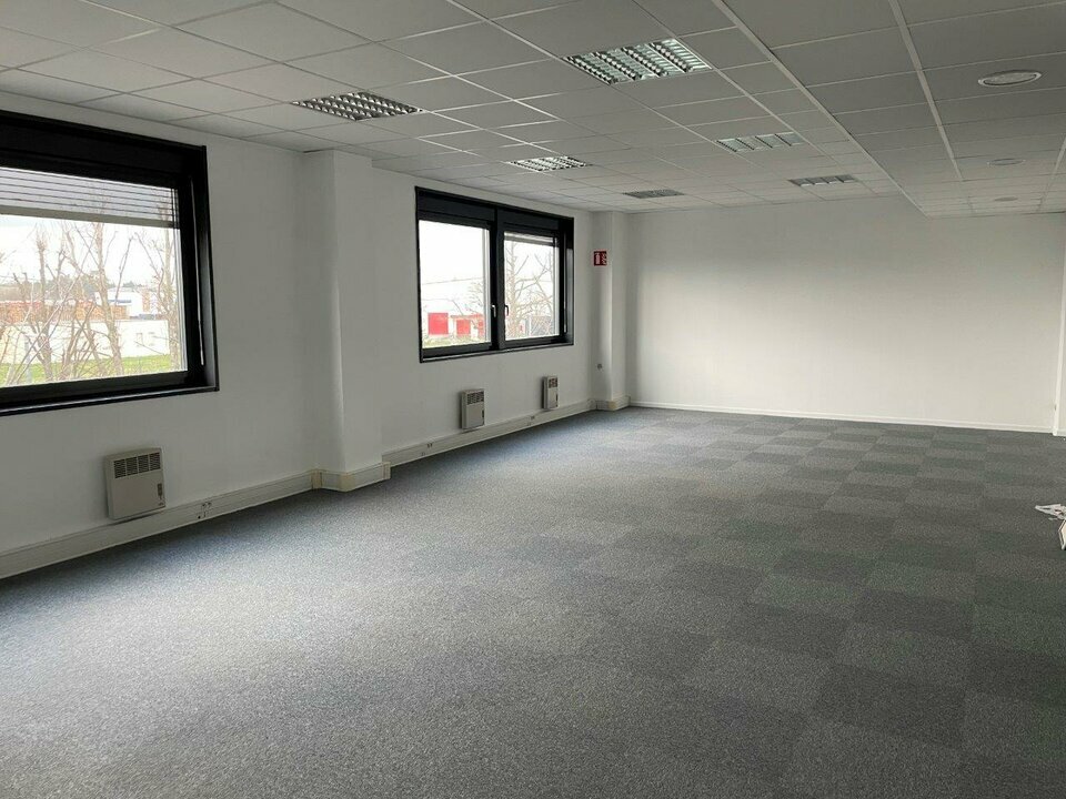 A louer Bureaux 407m² Saint-Quentin-Fallavier