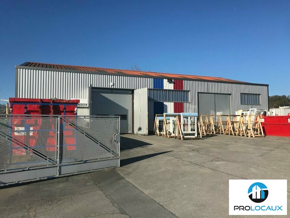 A louer Locaux d'activité 719m² Rieux