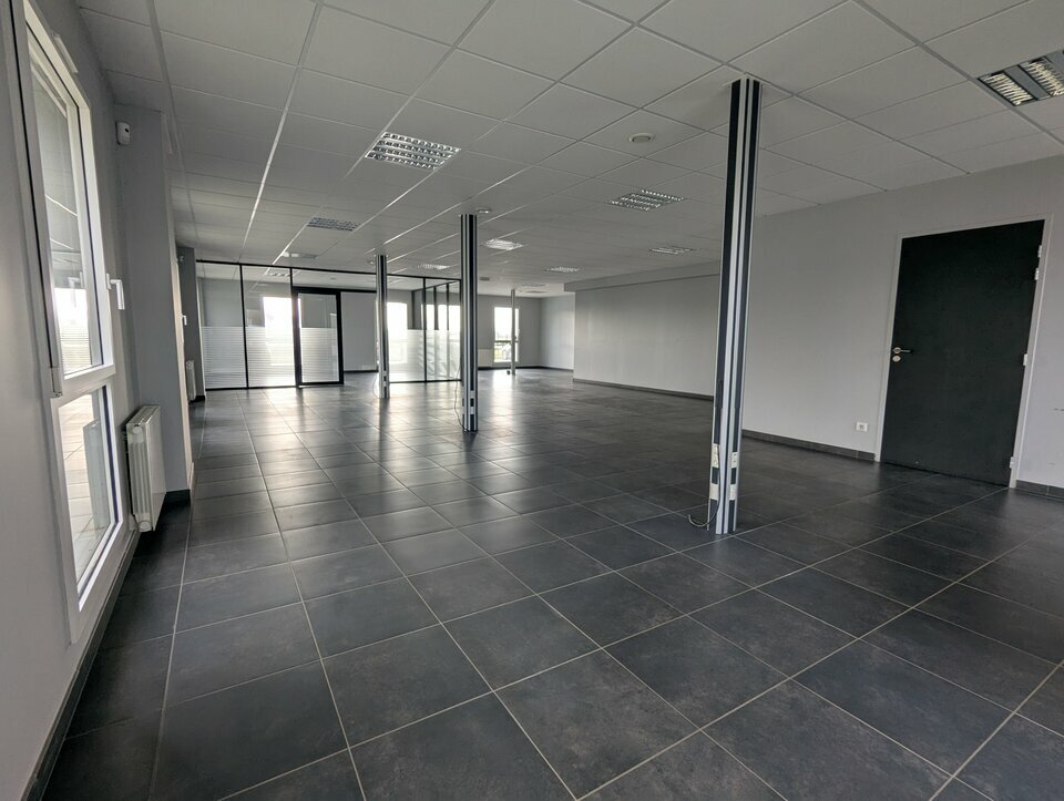 A louer bureaux de 145m² au RDC 
