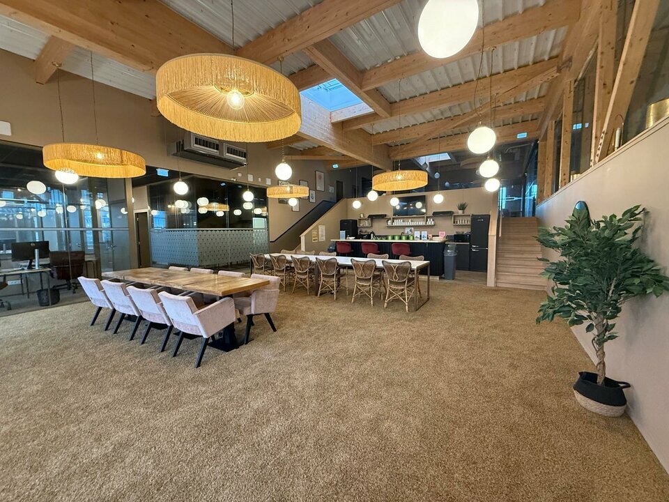 A louer Bureaux 826m² Isneauville