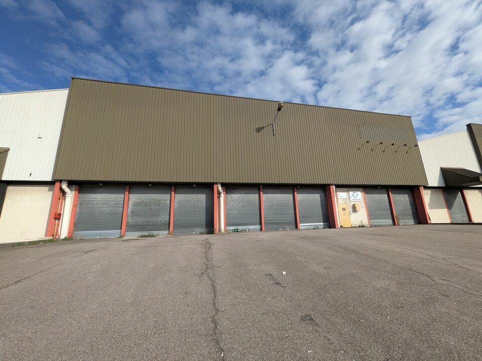 A LOUER 1480m² de local sur la zone industrielle n°1!