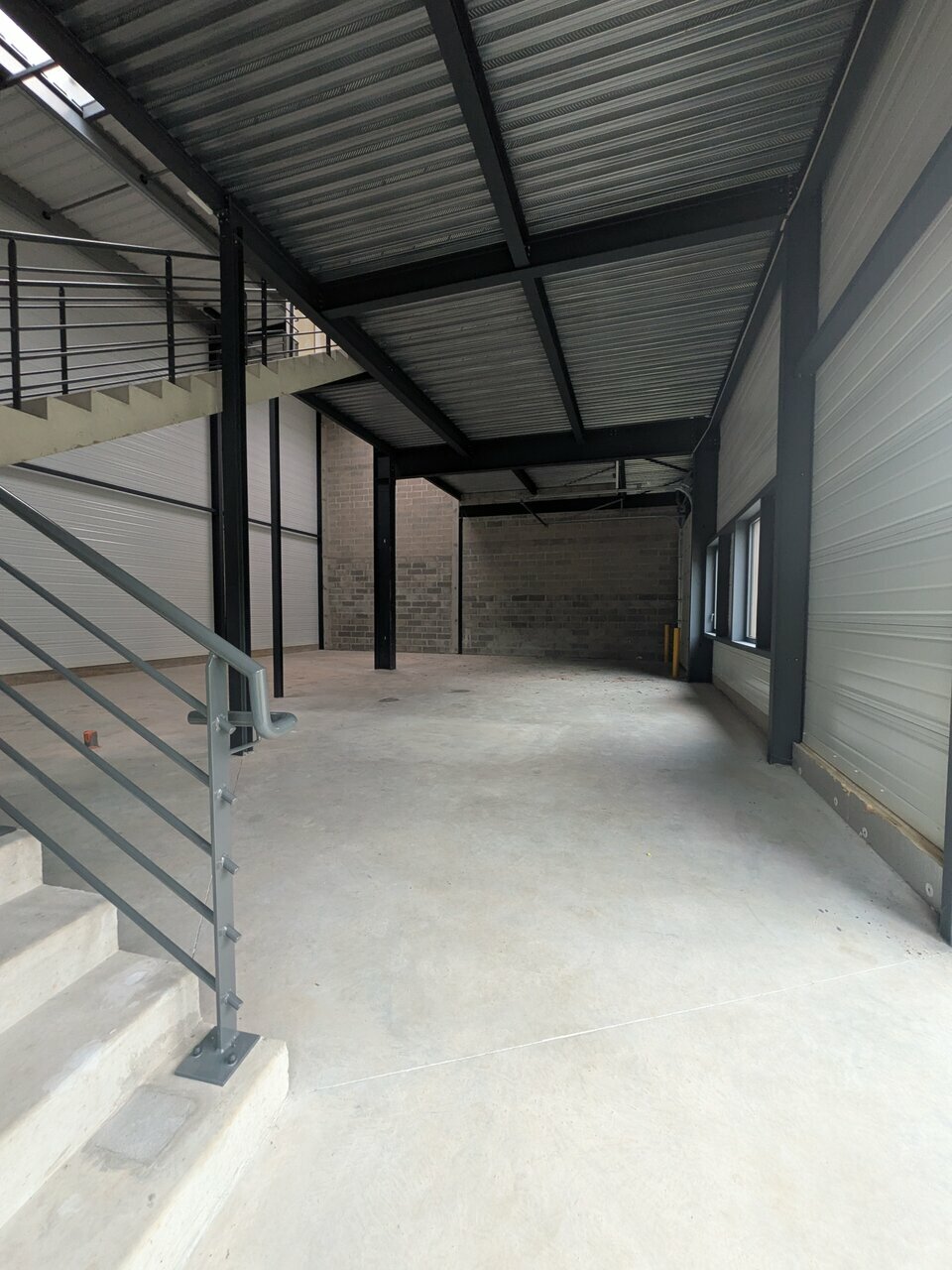Cellules d'activité de 248M² environ