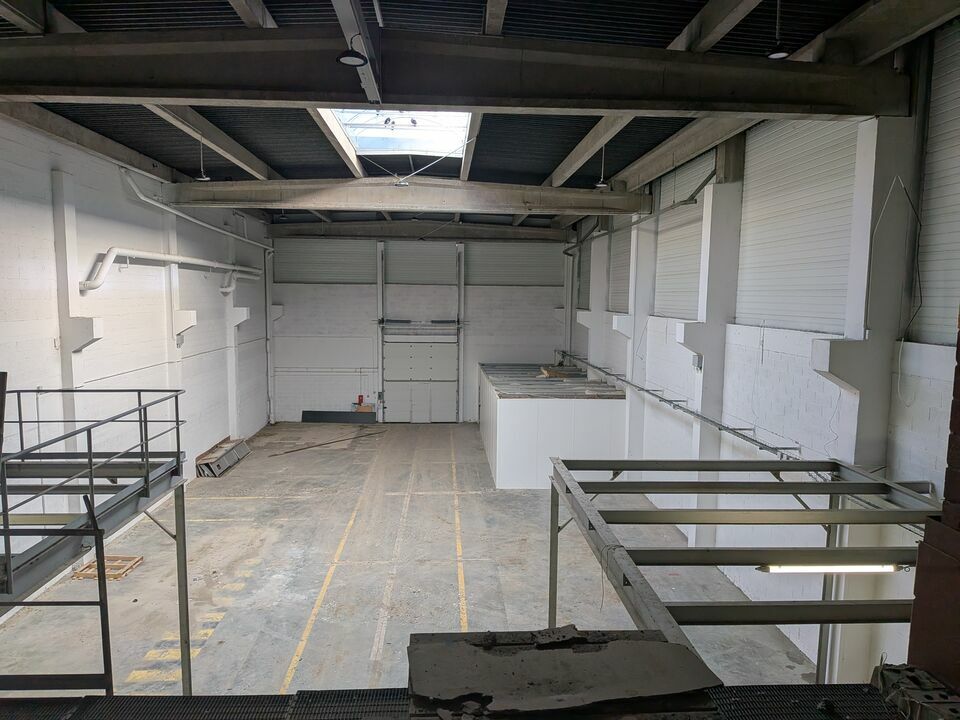 A louer local d'activité d'environ 1205m²  