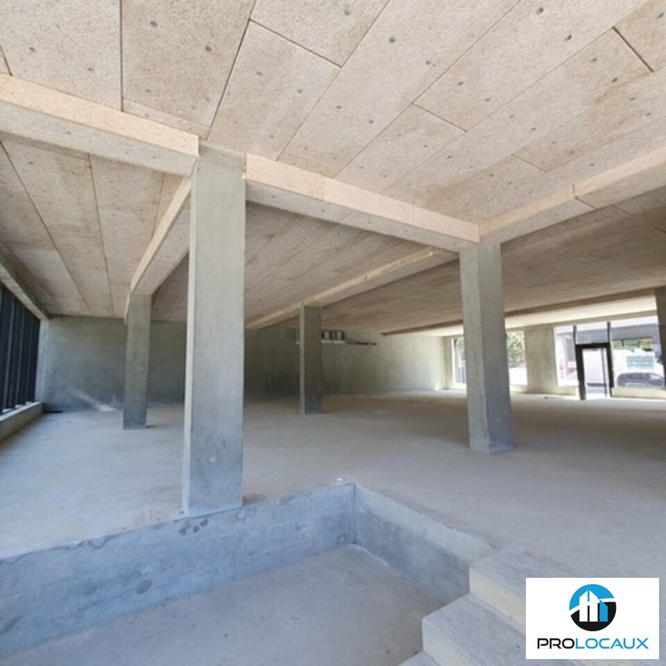 A louer Local commercial  304.29m² Grenoble