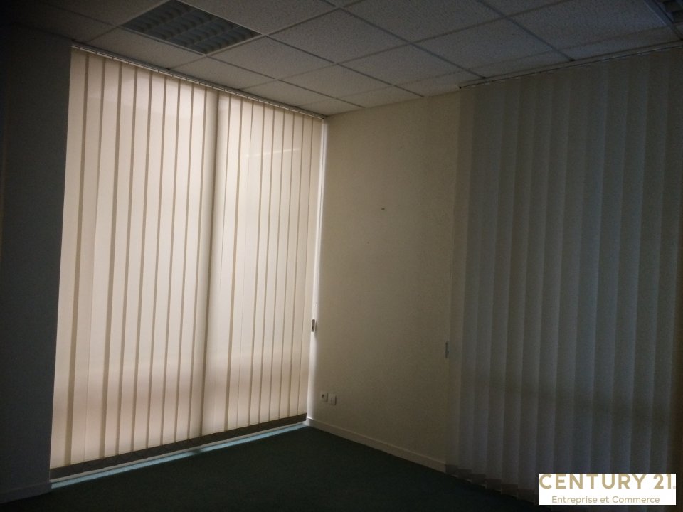 Agrandir la photo Bureaux à vendre - 133.28 m2 - 72 - Sarthe