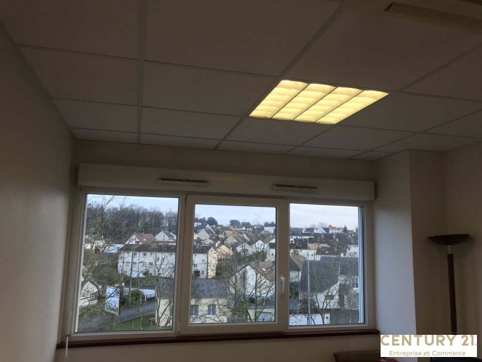 Agrandir la photo Bureaux à vendre - 110.0 m2 - 72 - Sarthe