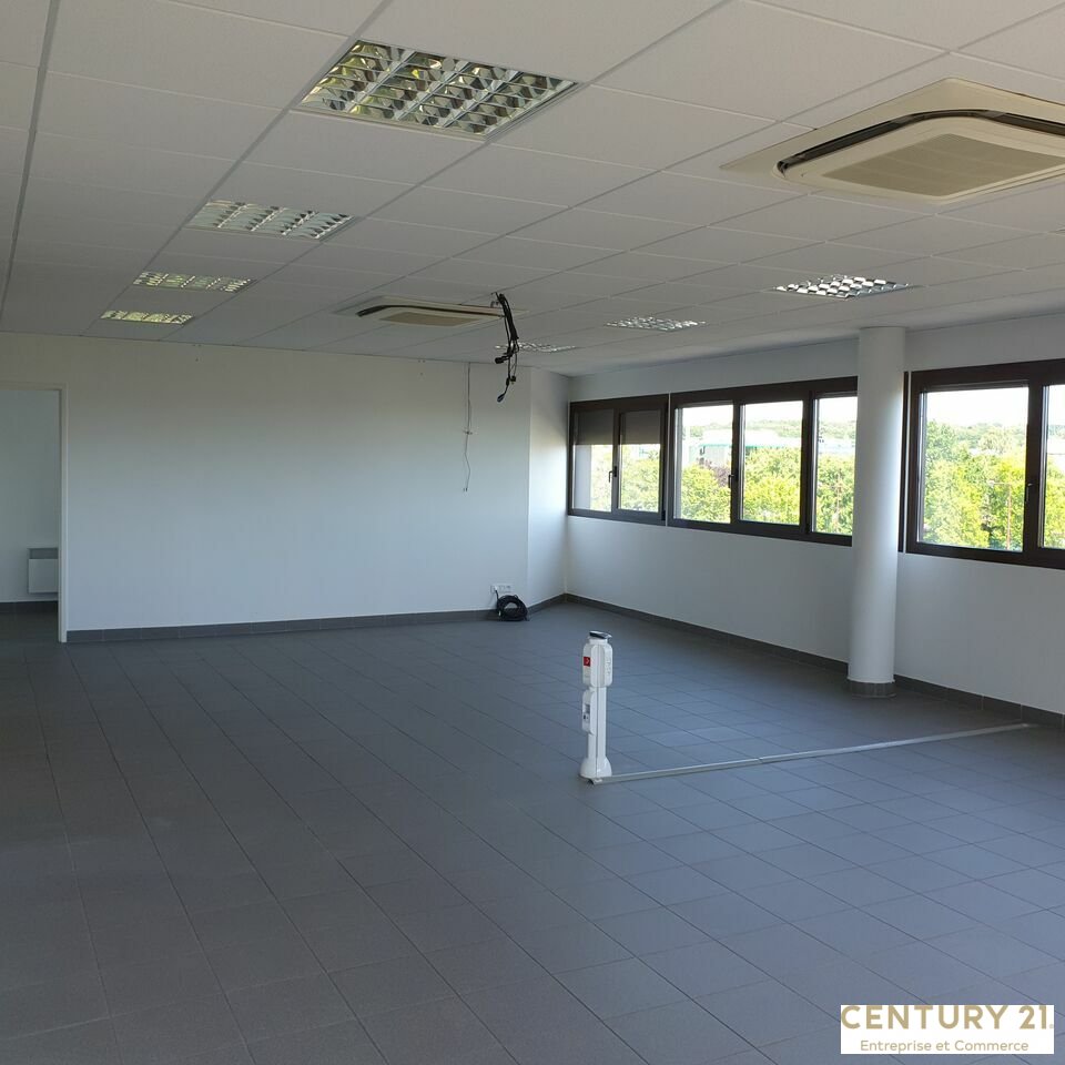 Agrandir la photo Bureaux à louer - 2200.0 m2 - 72 - Sarthe
