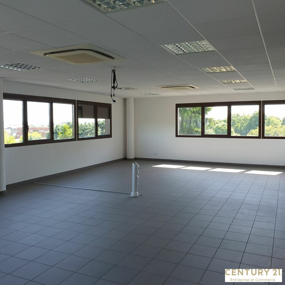 Agrandir la photo Bureaux à louer - 2200.0 m2 - 72 - Sarthe