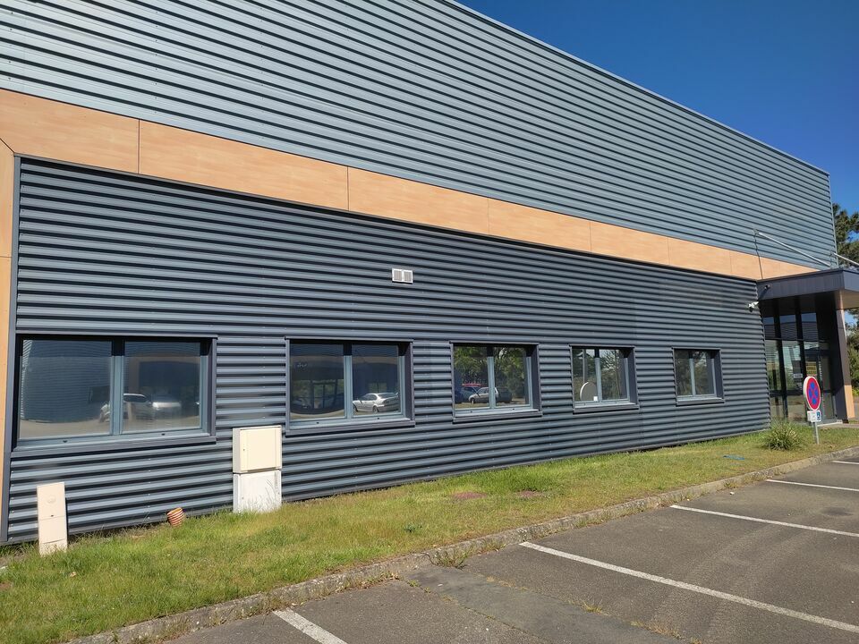 Agrandir la photo Local d'activité à louer - 429.0 m2 - 72 - Sarthe