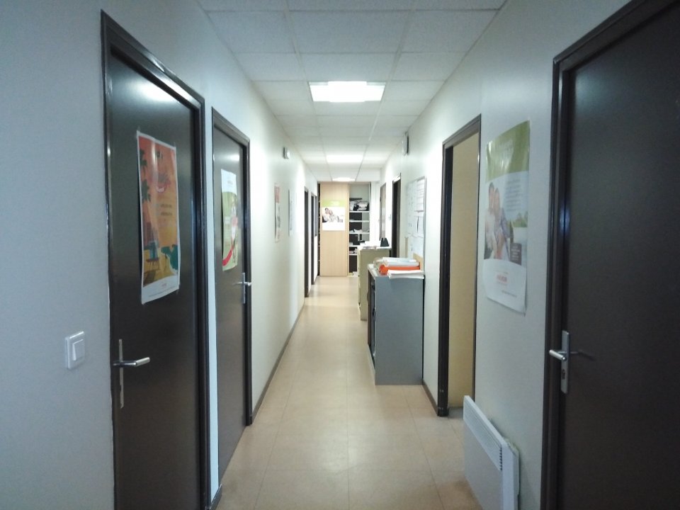 Agrandir la photo Bureaux à vendre - 242.0 m2 - 72 - Sarthe