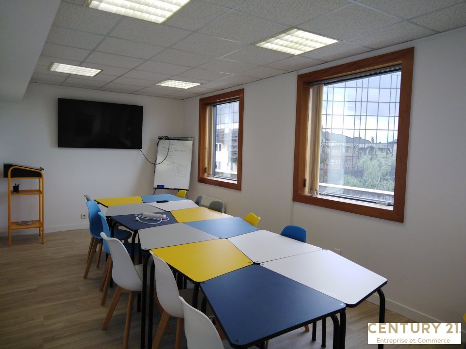 Agrandir la photo Bureaux à vendre - 252.0 m2 - 72 - Sarthe