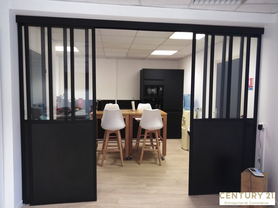 Agrandir la photo Bureaux à vendre - 252.0 m2 - 72 - Sarthe