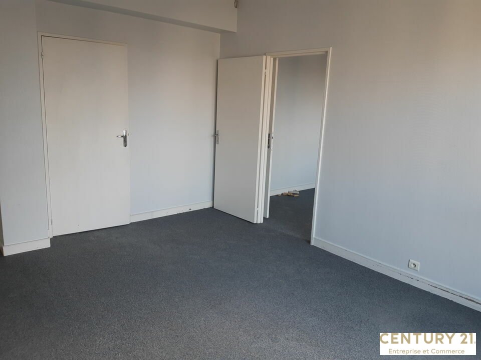 Agrandir la photo Bureaux à vendre - 357.0 m2 - 72 - Sarthe