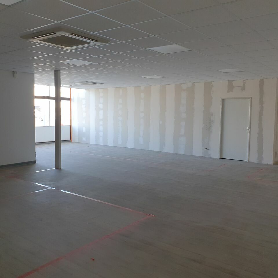 Agrandir la photo Local commercial à louer - 120.0 m2 - 72 - Sarthe