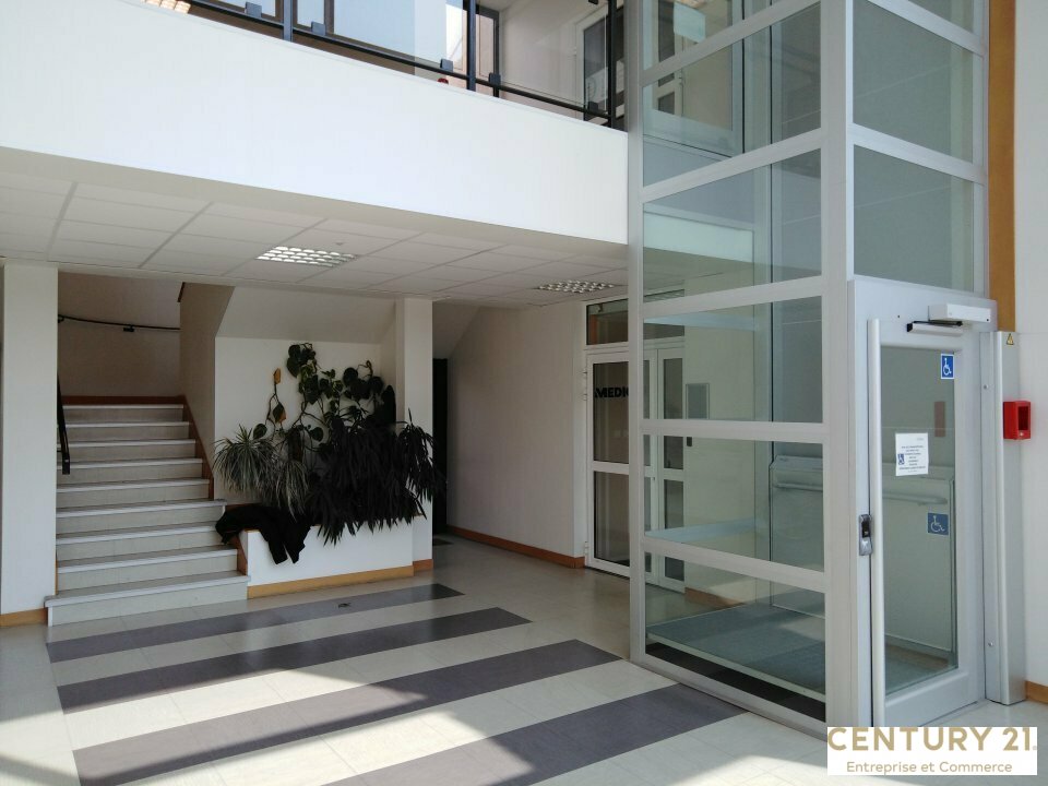 Agrandir la photo Bureaux à louer - 218.78 m2 - 72 - Sarthe