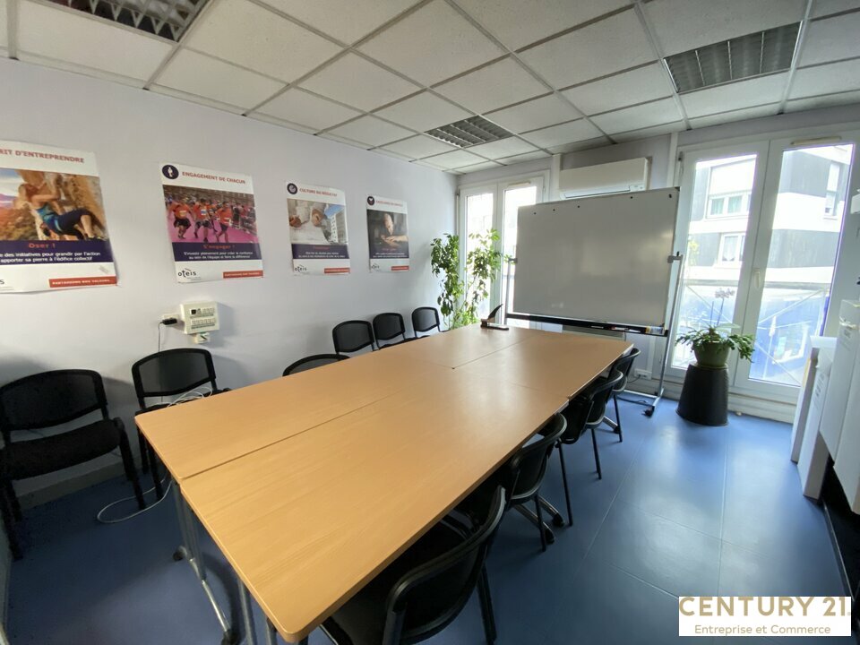Agrandir la photo Bureaux à vendre - 270.0 m2 - 72 - Sarthe