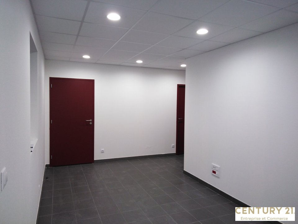 Agrandir la photo Local d'activité à louer - 300.0 m2 - 72 - Sarthe