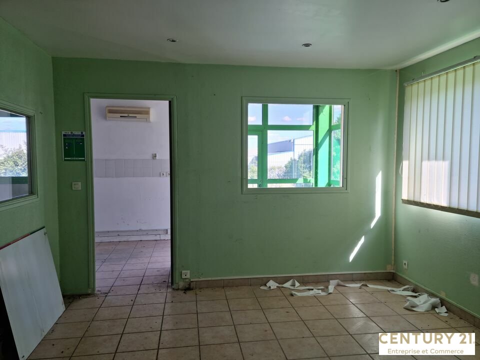 Agrandir la photo Local d'activité à vendre - 2713.0 m2 - 72 - Sarthe