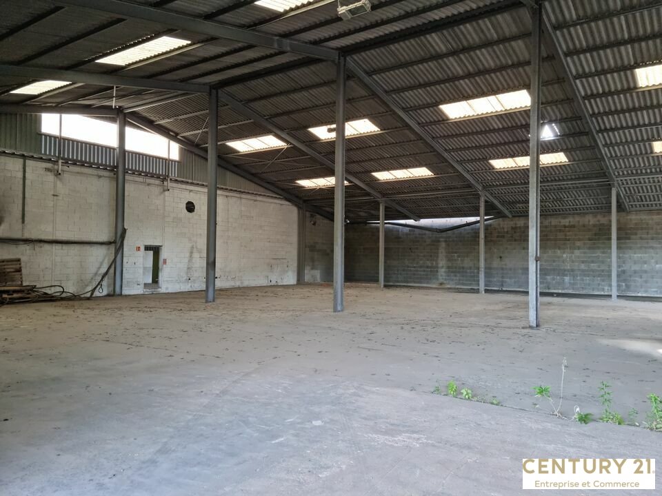 Agrandir la photo Local d'activité à vendre - 2713.0 m2 - 72 - Sarthe