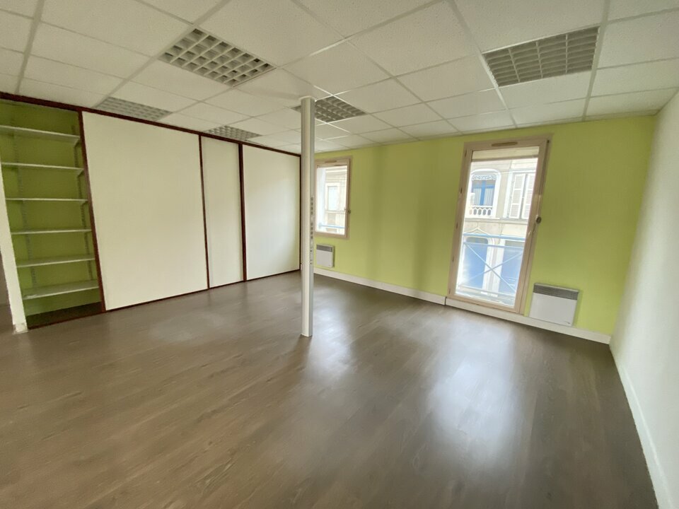 Agrandir la photo Bureaux à vendre - 249.54 m2 - 72 - Sarthe