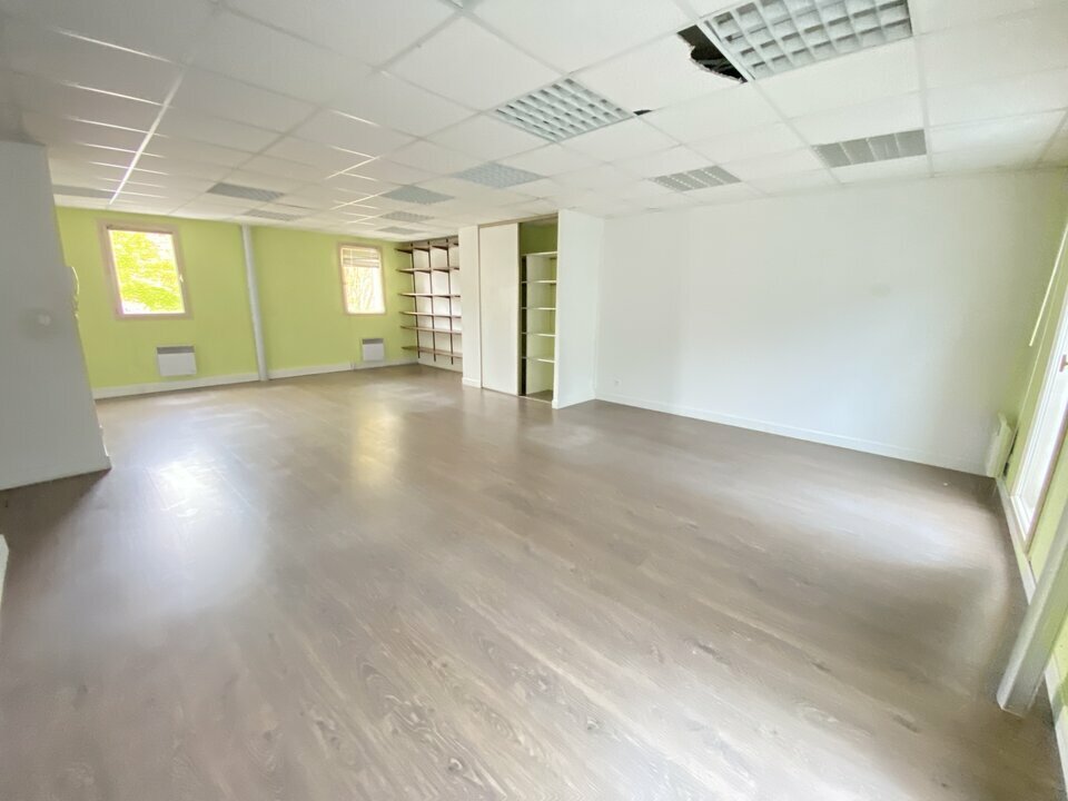 Agrandir la photo Bureaux à vendre - 249.54 m2 - 72 - Sarthe