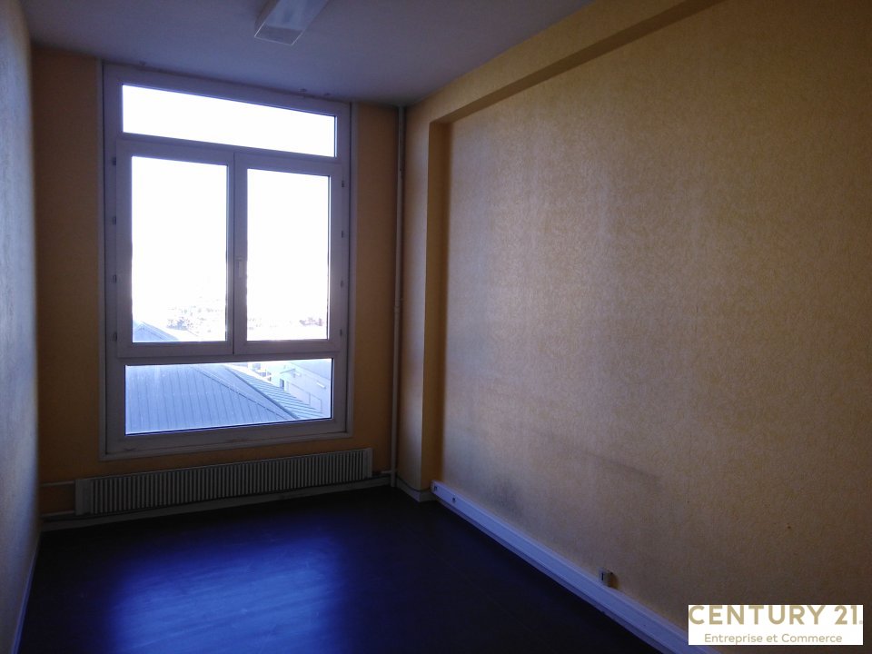 Agrandir la photo Bureaux à louer - 328.0 m2 - 72 - Sarthe