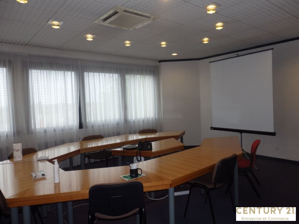 Agrandir la photo Bureaux à louer - 301.13 m2 - 72 - Sarthe
