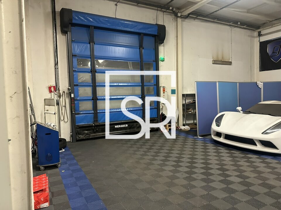 VENTE LOCAL D'ACTIVITÉ / ENTREPÔT  03270 SAINT-YORRE