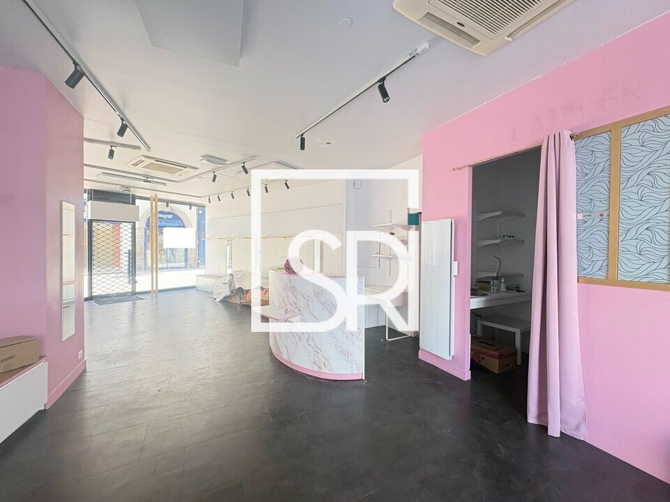 A louer Local commercial  121.9m² Clermont-Ferrand