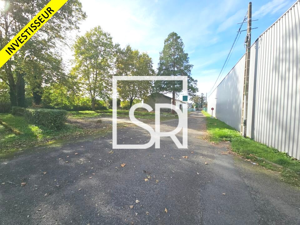 A vendre Entrepôt 2021m² Thiers