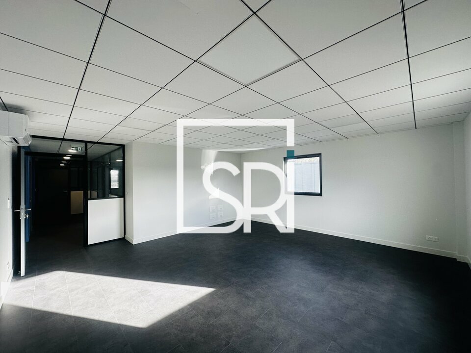 VENTE BUREAUX NEUFS - 250 M² - PONT-DU-CHATEAU 63430