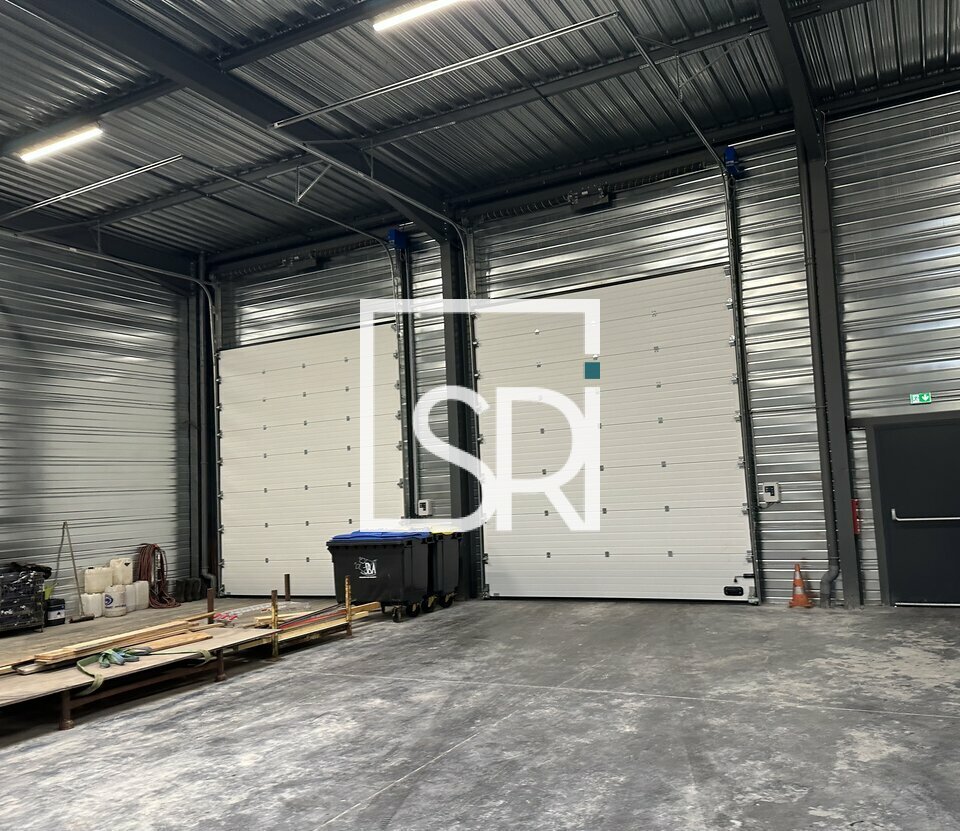 PROCHE A89 - VENTE ENTREPOT/ LOCAL D'ACTIVITE + BUREAUX - 63190 LEZOUX