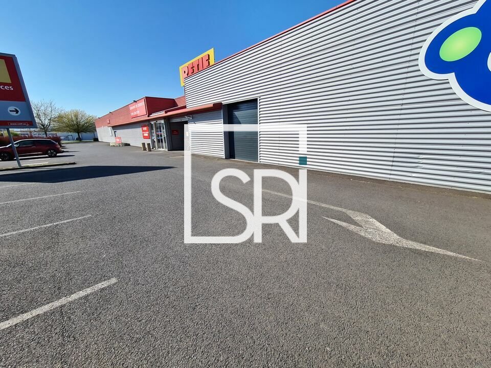 RARE - VENTE LOCAL COMMERCIAL - ZONE COMMERCIALE - 63370 LEMPDES