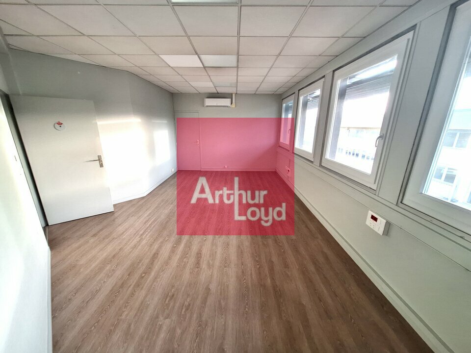 À LOUER  BUREAUX 240 m²  CLERMONT-FERRAND (Zone du Brézet)