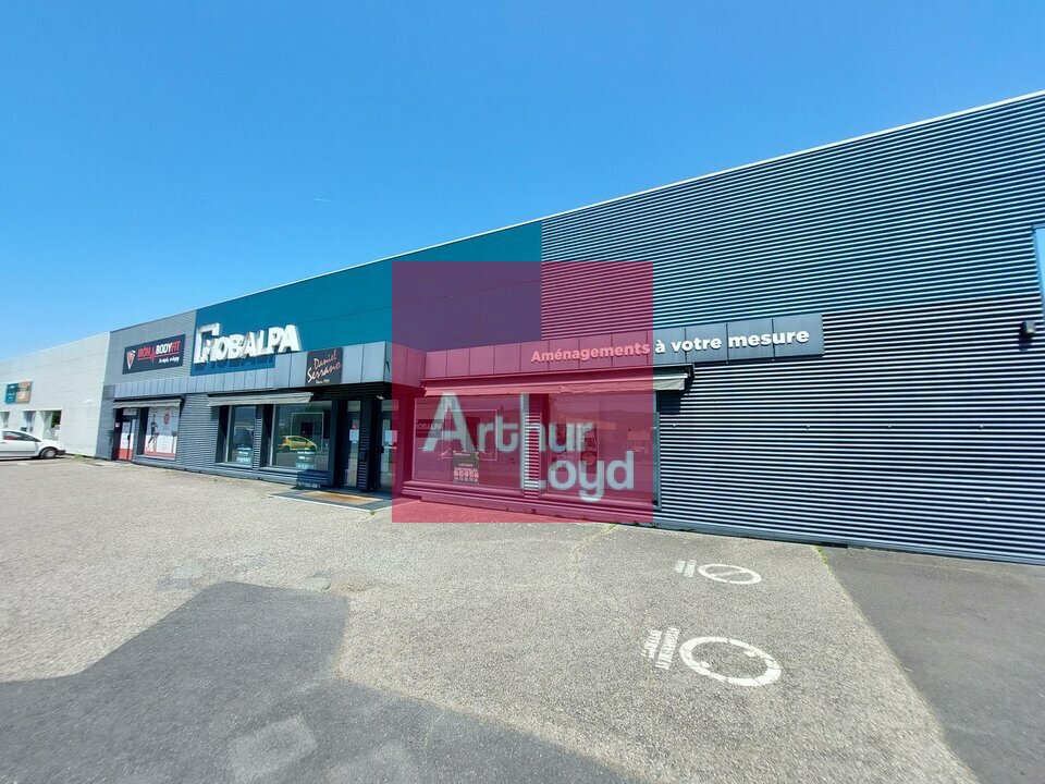 COURNON A LOUER LOCAL COMMERCIAL 560M² 