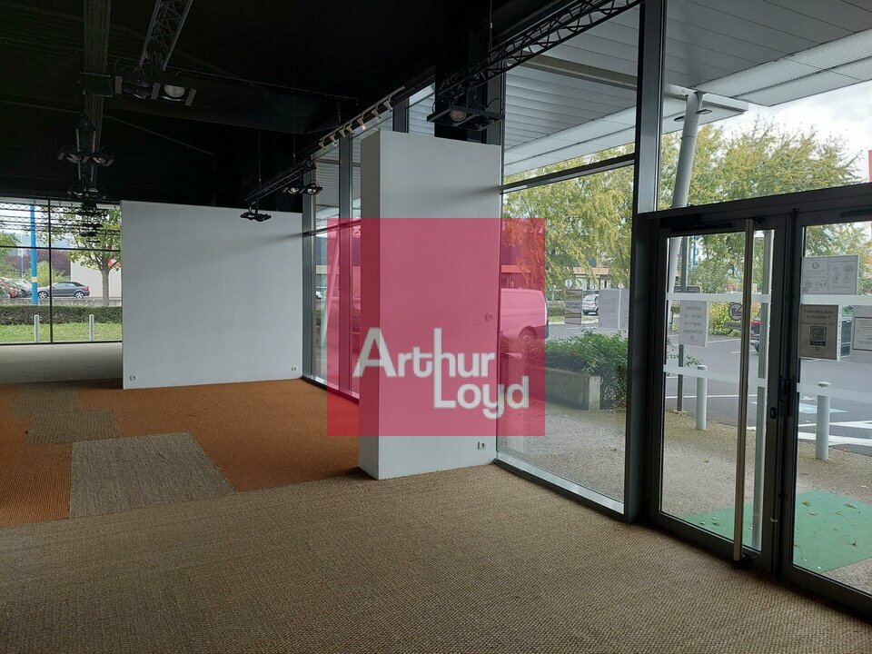 AUBIERE A LOUER LOCAL COMMERCIAL 678 M²