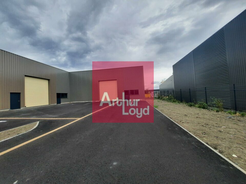 LA ROCHE BLANCHE A LOUER DEPOT 226 M²