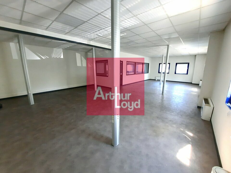 A LOUER CLERMONT FERRAND BREZET BUREAUX 160M² RDC