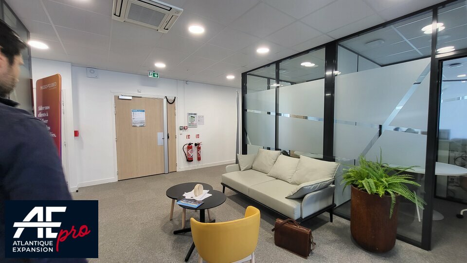 BUREAUX ENTREE DE VILLE à LOUER