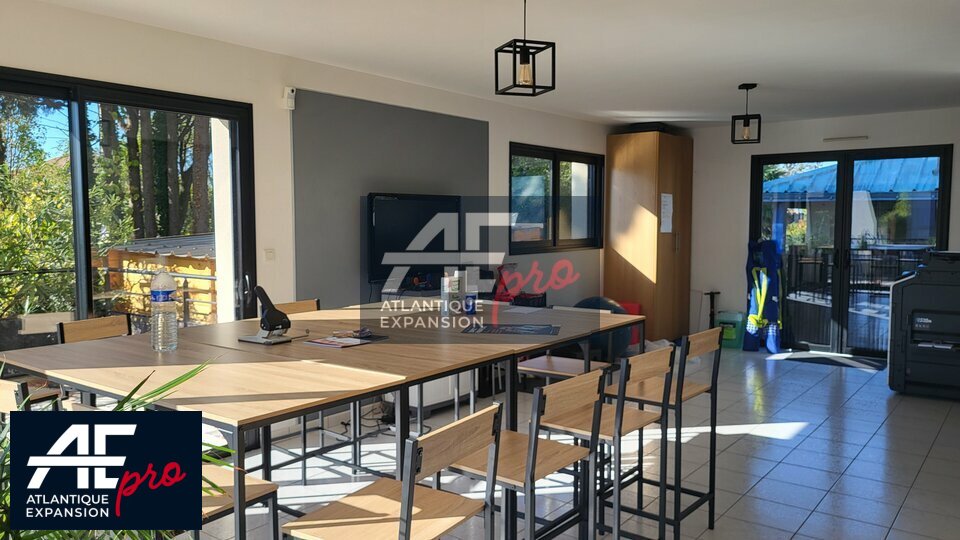 MIXTE ACTIVITES-BUREAUX à LOUER