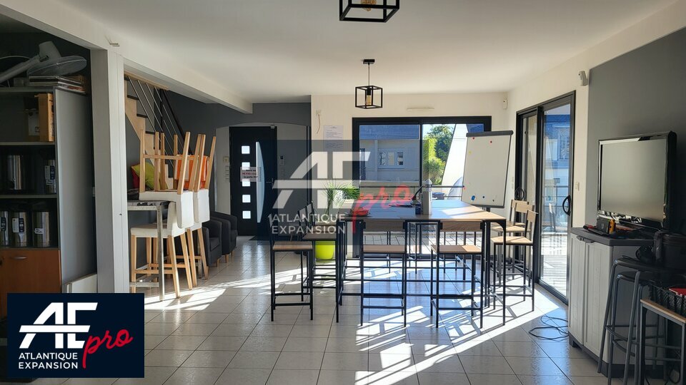 MIXTE ACTIVITES-BUREAUX à LOUER