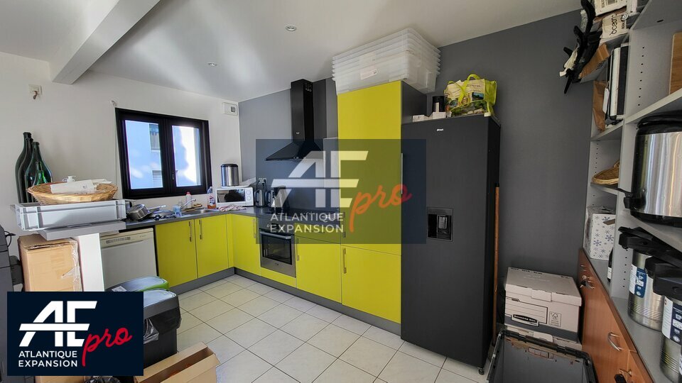 MIXTE ACTIVITES-BUREAUX à LOUER