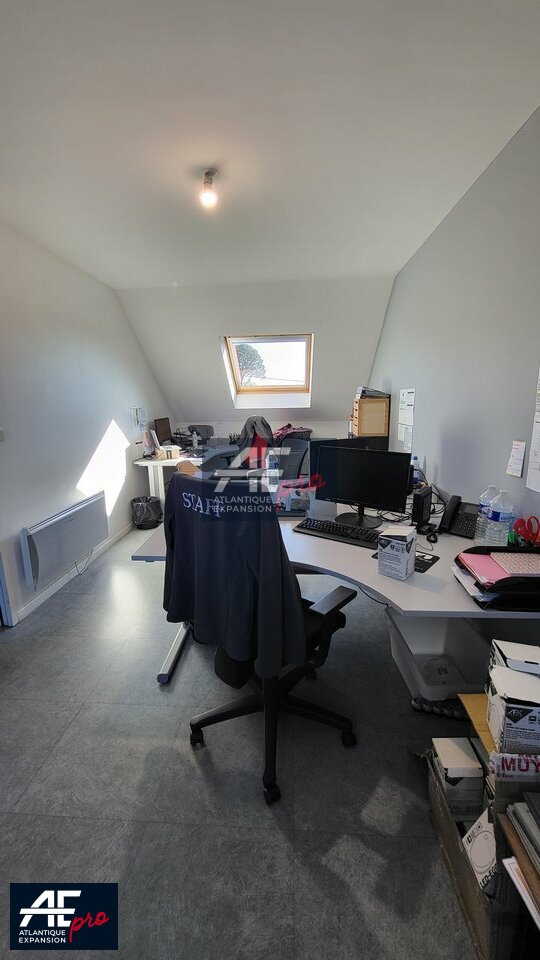 MIXTE ACTIVITES-BUREAUX à LOUER