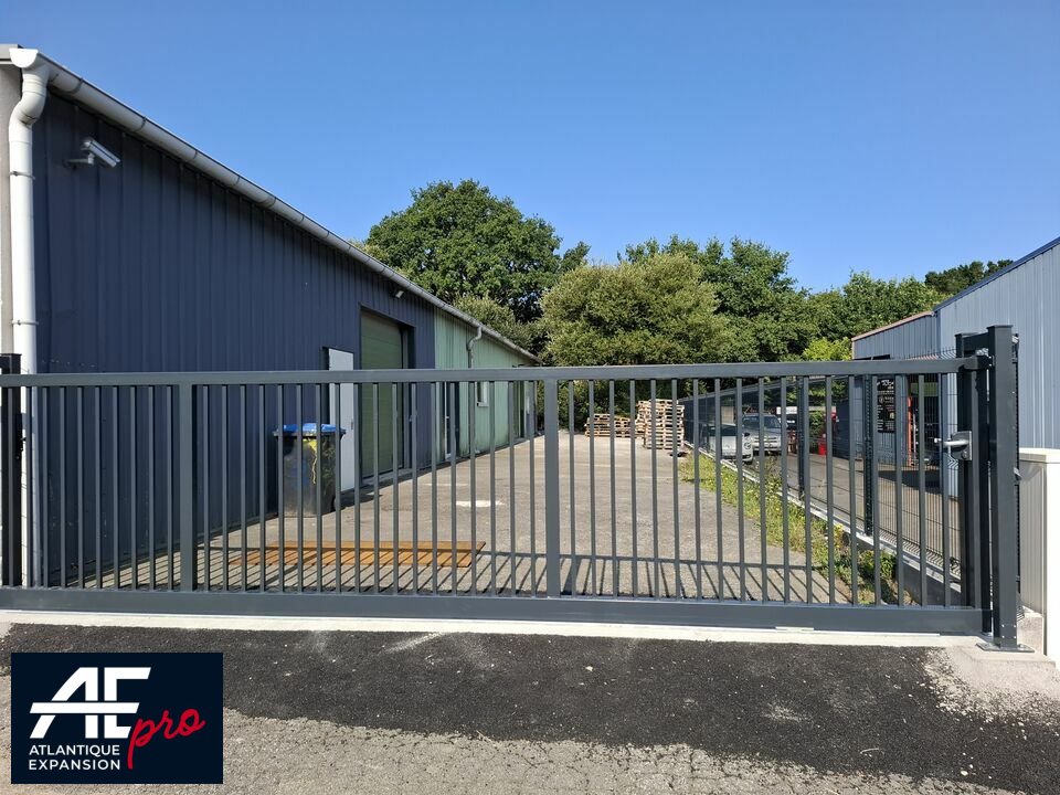 ENTREPOT – ATELIER – BUREAUX à LOUER