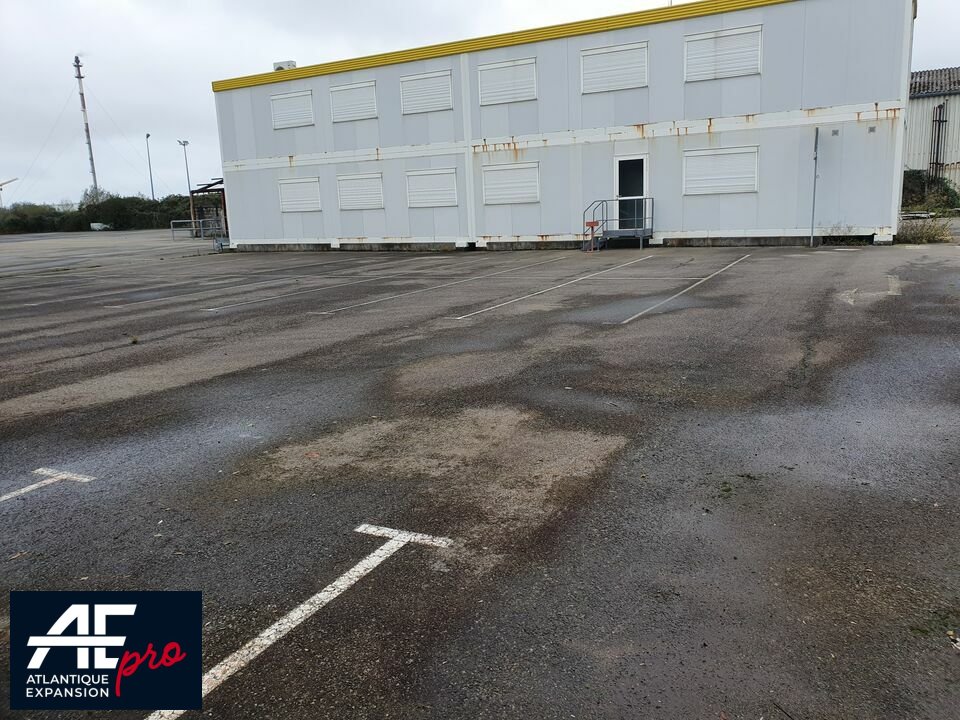 TERRAIN  avec BUREAUX à LOUER
